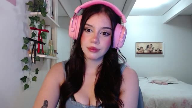 Gallery image thumbnail from nnina's myfreecams stream on, 04/20/2025, 10:13 image 13 of 20