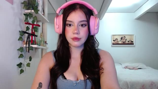 Gallery image thumbnail from nnina's myfreecams stream on, 04/20/2025, 10:13 image 12 of 20