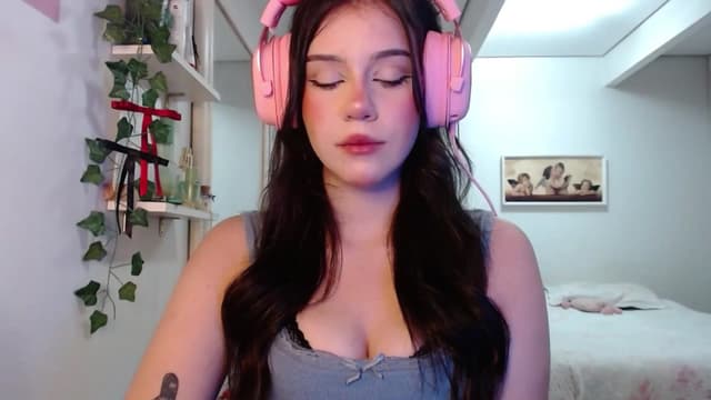 Gallery image thumbnail from nnina's myfreecams stream on, 04/20/2025, 10:13 image 3 of 20