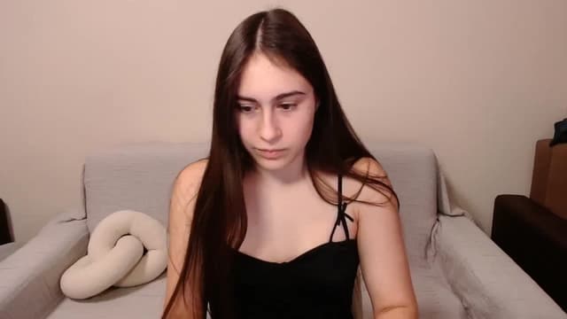 Gallery image thumbnail from ulohu's myfreecams stream on, 03/06/2025, 17:19 image 12 of 20