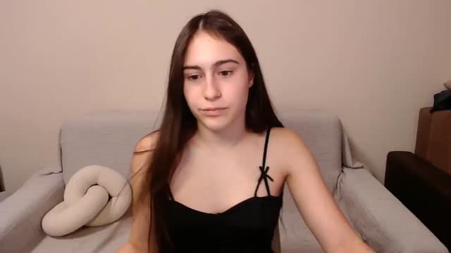 Gallery image thumbnail from ulohu's myfreecams stream on, 03/06/2025, 18:07 image 3 of 20