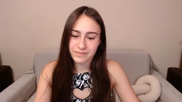 Gallery image thumbnail from ulohu's myfreecams stream on, 03/23/2025, 14:19 image 8 of 20