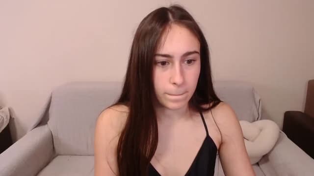 Gallery image thumbnail from ulohu's myfreecams stream on, 04/02/2025, 18:22 image 19 of 20