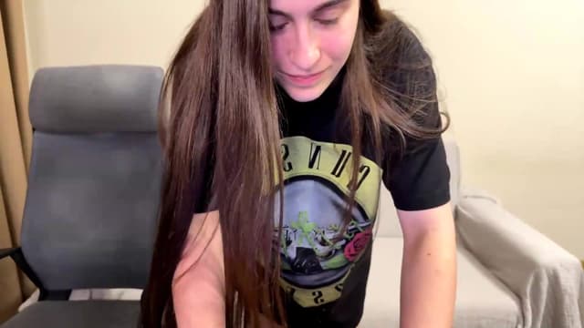 Gallery image thumbnail from ulohu's myfreecams stream on, 06/11/2026, 21:25 image 17 of 20