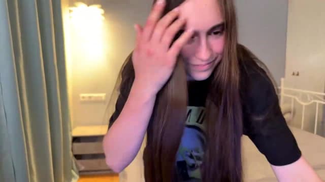 Gallery image thumbnail from ulohu's myfreecams stream on, 06/18/2026, 21:01 image 18 of 20