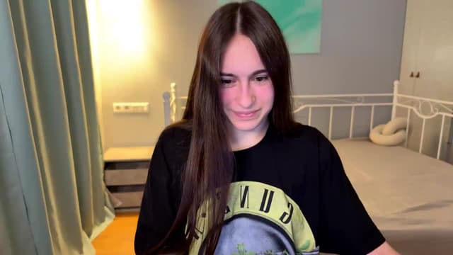 Gallery image thumbnail from ulohu's myfreecams stream on, 06/18/2026, 21:01 image 15 of 20