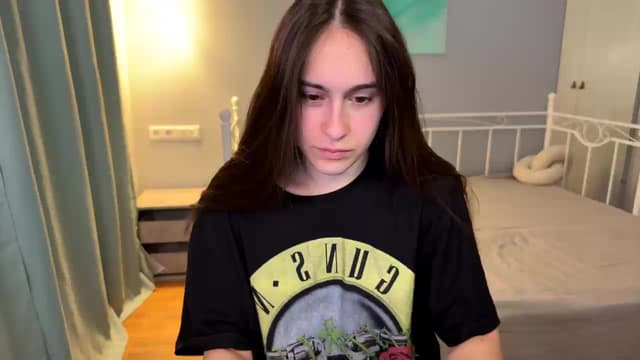 Gallery image thumbnail from ulohu's myfreecams stream on, 06/18/2026, 23:12 image 3 of 20