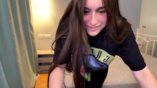 Gallery image thumbnail from ulohu's myfreecams stream on, 06/21/2026, 22:06 image 18 of 20