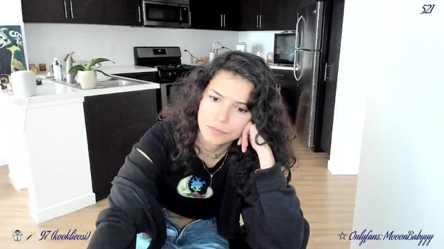 Gallery image thumbnail from vroom's myfreecams stream on, 03/13/2025, 24:41 image 1 of 20