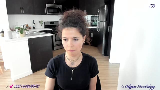 Gallery image thumbnail from vroom's myfreecams stream on, 04/12/2025, 01:06 image 10 of 20