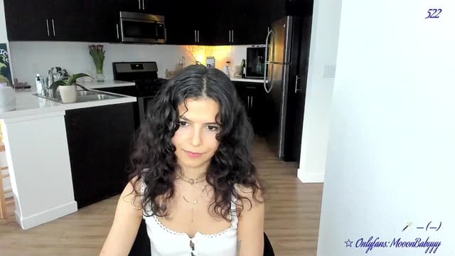Gallery image thumbnail from vroom's myfreecams stream on, 04/26/2025, 06:27 image 2 of 20