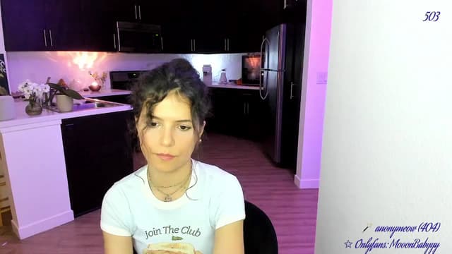 Gallery image thumbnail from vroom's myfreecams stream on, 05/02/2025, 05:56 image 19 of 20