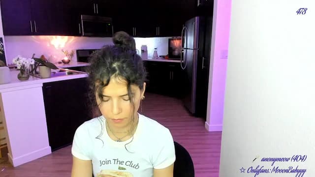 Gallery image thumbnail from vroom's myfreecams stream on, 05/02/2025, 05:56 image 20 of 20