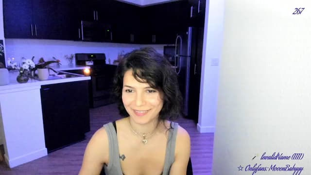 Gallery image thumbnail from vroom's myfreecams stream on, 05/03/2025, 06:47 image 13 of 20