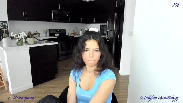 Gallery image thumbnail from vroom's myfreecams stream on, 05/05/2025, 24:27 image 6 of 20