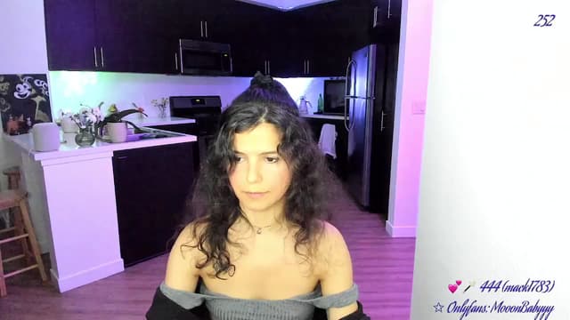Gallery image thumbnail from vroom's myfreecams stream on, 05/07/2025, 05:12 image 18 of 20