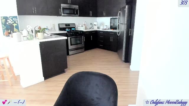 Gallery image thumbnail from vroom's myfreecams stream on, 05/12/2025, 24:01 image 14 of 20