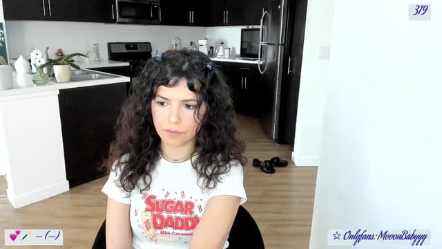 Gallery image thumbnail from vroom's myfreecams stream on, 05/13/2025, 04:49 image 3 of 20