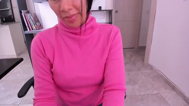 Gallery image thumbnail from yenlo's myfreecams stream on, 05/26/2025, 16:15 image 20 of 20
