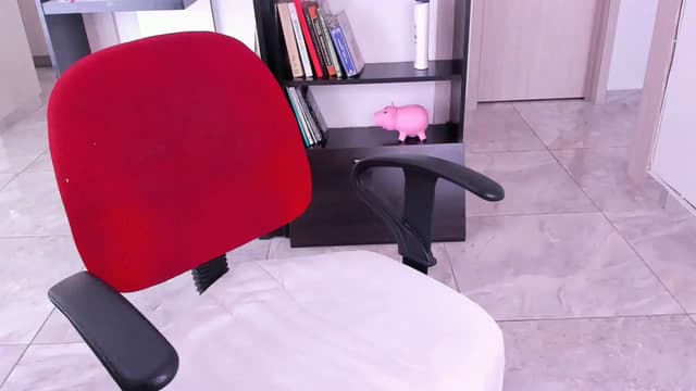 Gallery image thumbnail from yenlo's myfreecams stream on, 06/05/2025, 16:57 image 3 of 20