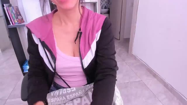 Gallery image thumbnail from yenlo's myfreecams stream on, 07/28/2025, 16:20 image 18 of 20